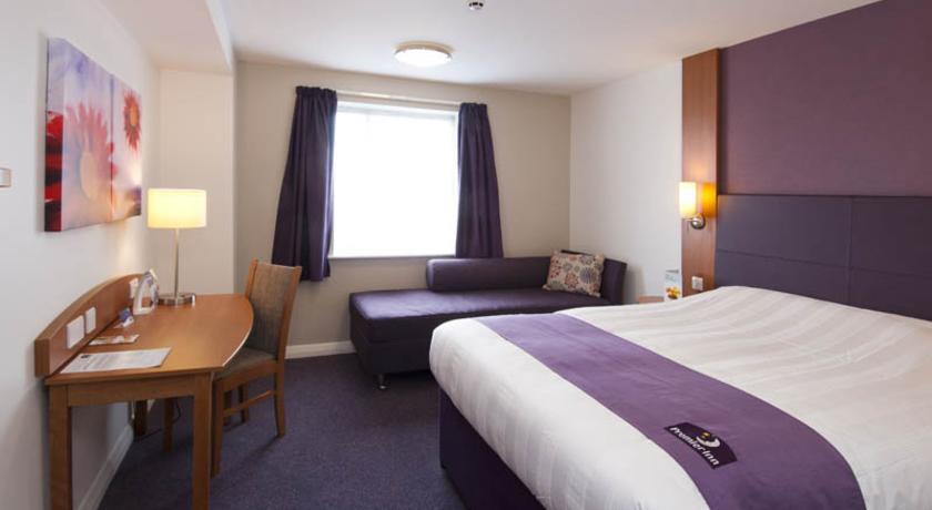 Premier Inn Basingstoke West מראה חיצוני תמונה