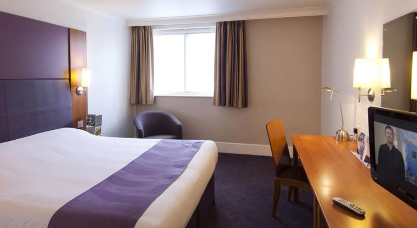 Premier Inn Basingstoke West מראה חיצוני תמונה