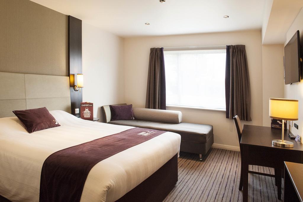 Premier Inn Basingstoke West מראה חיצוני תמונה
