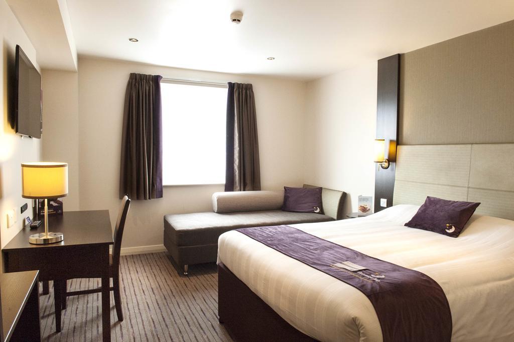 Premier Inn Basingstoke West מראה חיצוני תמונה