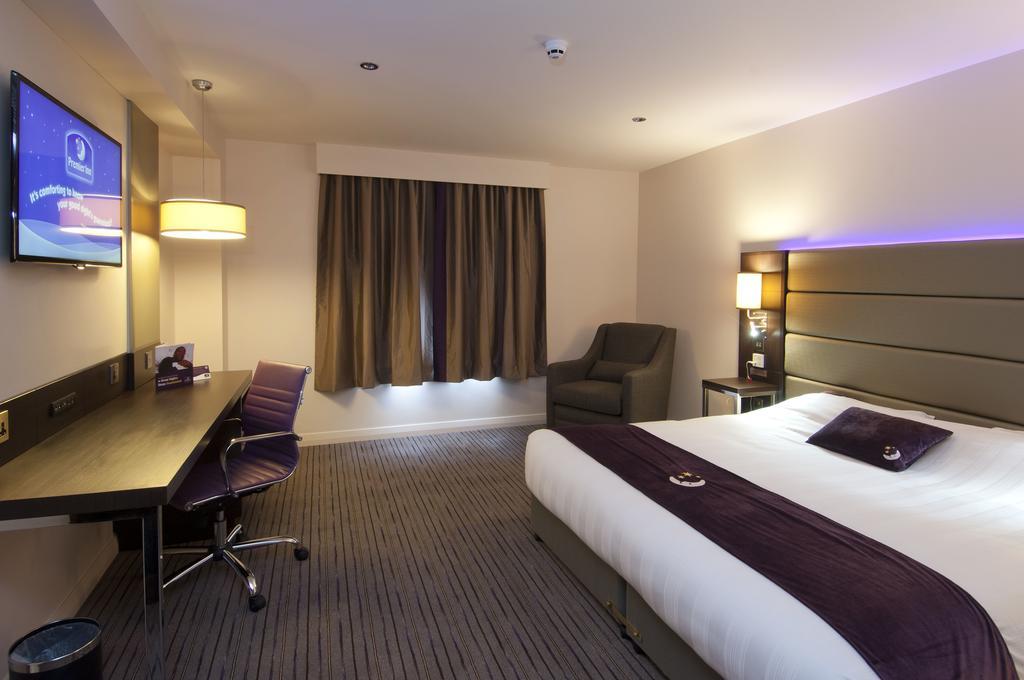 Premier Inn Basingstoke West מראה חיצוני תמונה