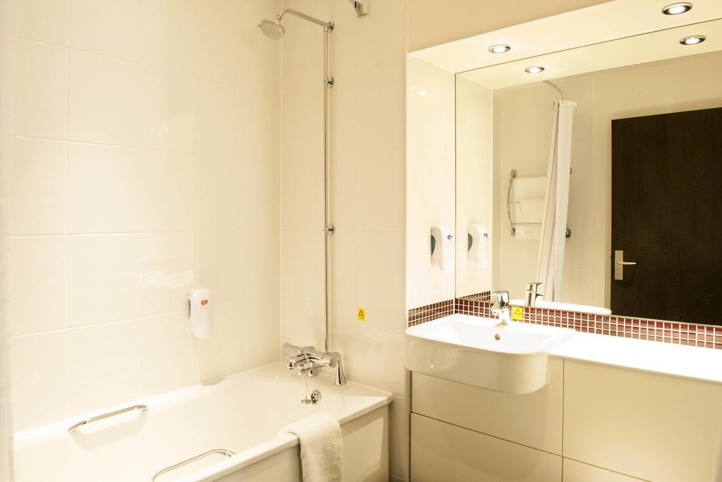 Premier Inn Basingstoke West מראה חיצוני תמונה