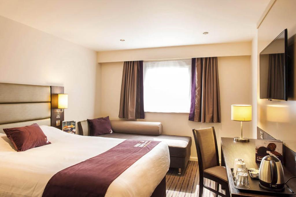 Premier Inn Basingstoke West מראה חיצוני תמונה