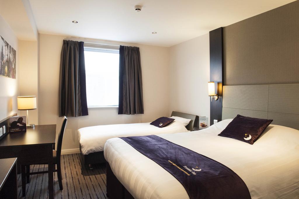 Premier Inn Basingstoke West מראה חיצוני תמונה