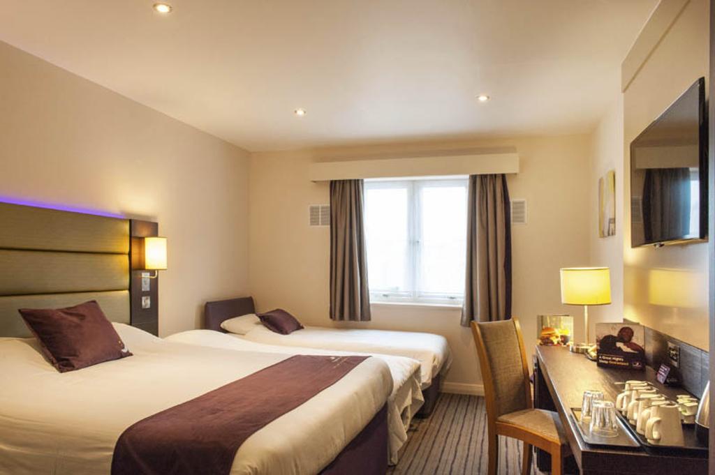 Premier Inn Basingstoke West מראה חיצוני תמונה