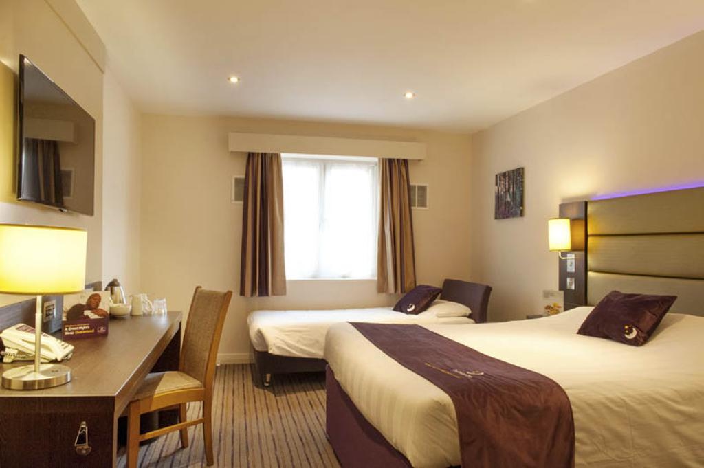 Premier Inn Basingstoke West מראה חיצוני תמונה