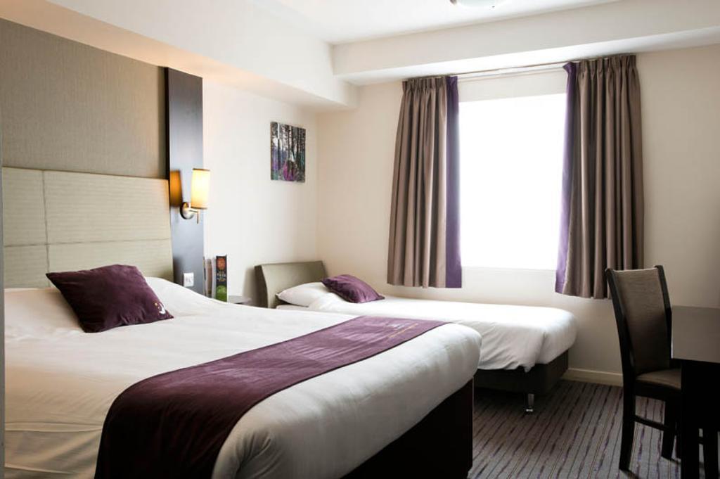 Premier Inn Basingstoke West מראה חיצוני תמונה