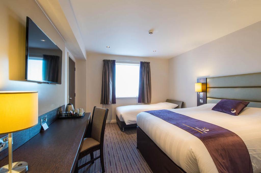 Premier Inn Basingstoke West מראה חיצוני תמונה