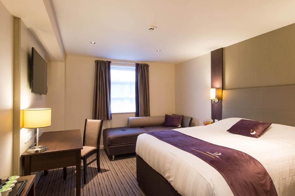 Premier Inn Basingstoke West מראה חיצוני תמונה