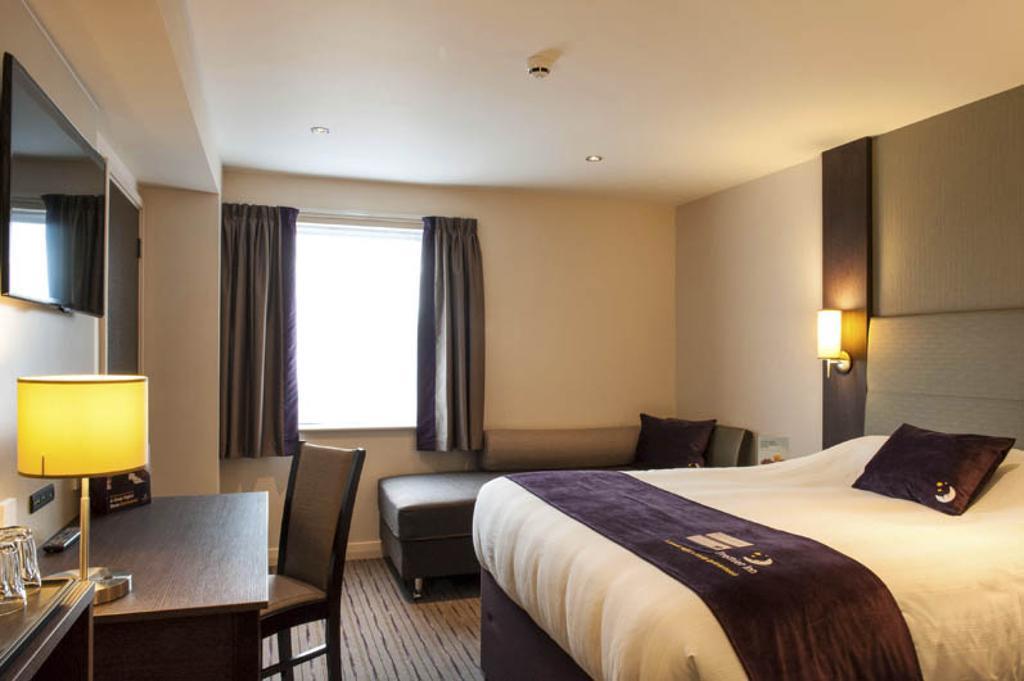 Premier Inn Basingstoke West מראה חיצוני תמונה