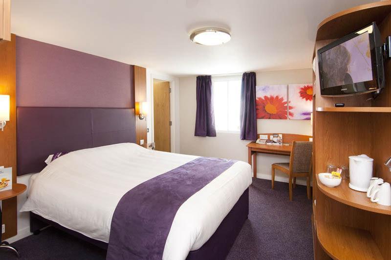 Premier Inn Basingstoke West מראה חיצוני תמונה