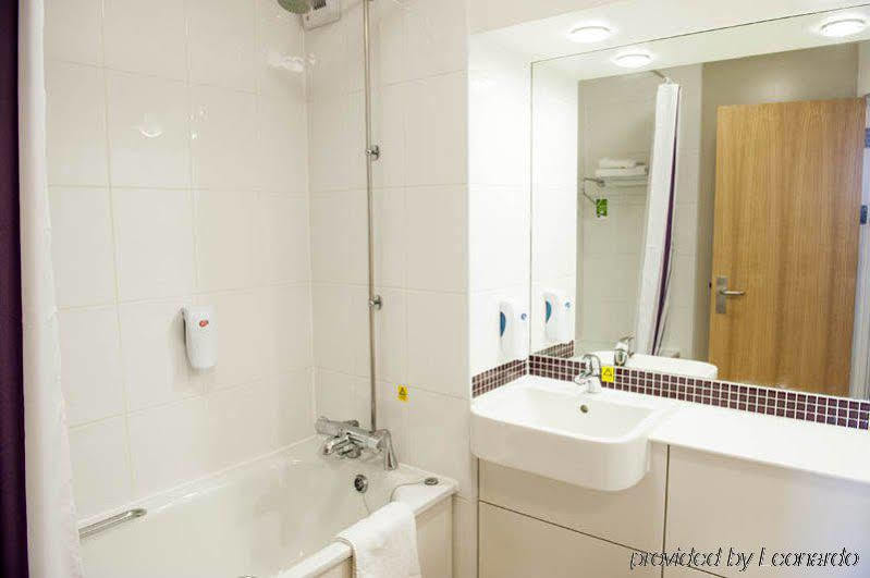 Premier Inn Basingstoke West מראה חיצוני תמונה
